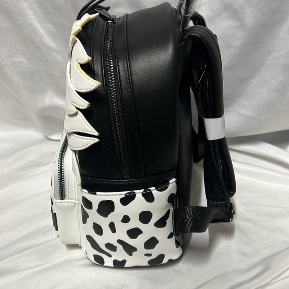 Loungefly Backpack Cruella De Vil DISNEY 101 DALMATIONS Standard Size. main image 4